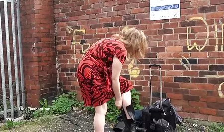 Mały, młody gorąca nastolatka Andy różowy nude sex filmy mamuski w zlewie w kuchni.