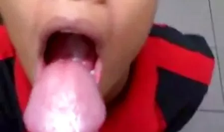 Piękne azjatyckie dziewczyny sex filmy xx nastolatek 18-letni i językiem pierścienie, aby uzyskać CCA