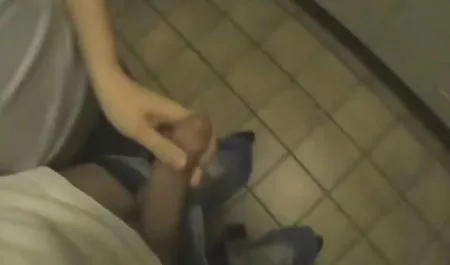 Kiedy zobaczył Rose Paris sex filmy dla dorosłych fotografowania